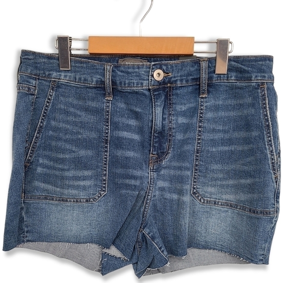 14 - Torrid | VINTAGE STRETCH HIGH-RISE SHORT - 3.5" - Picture 2 of 5